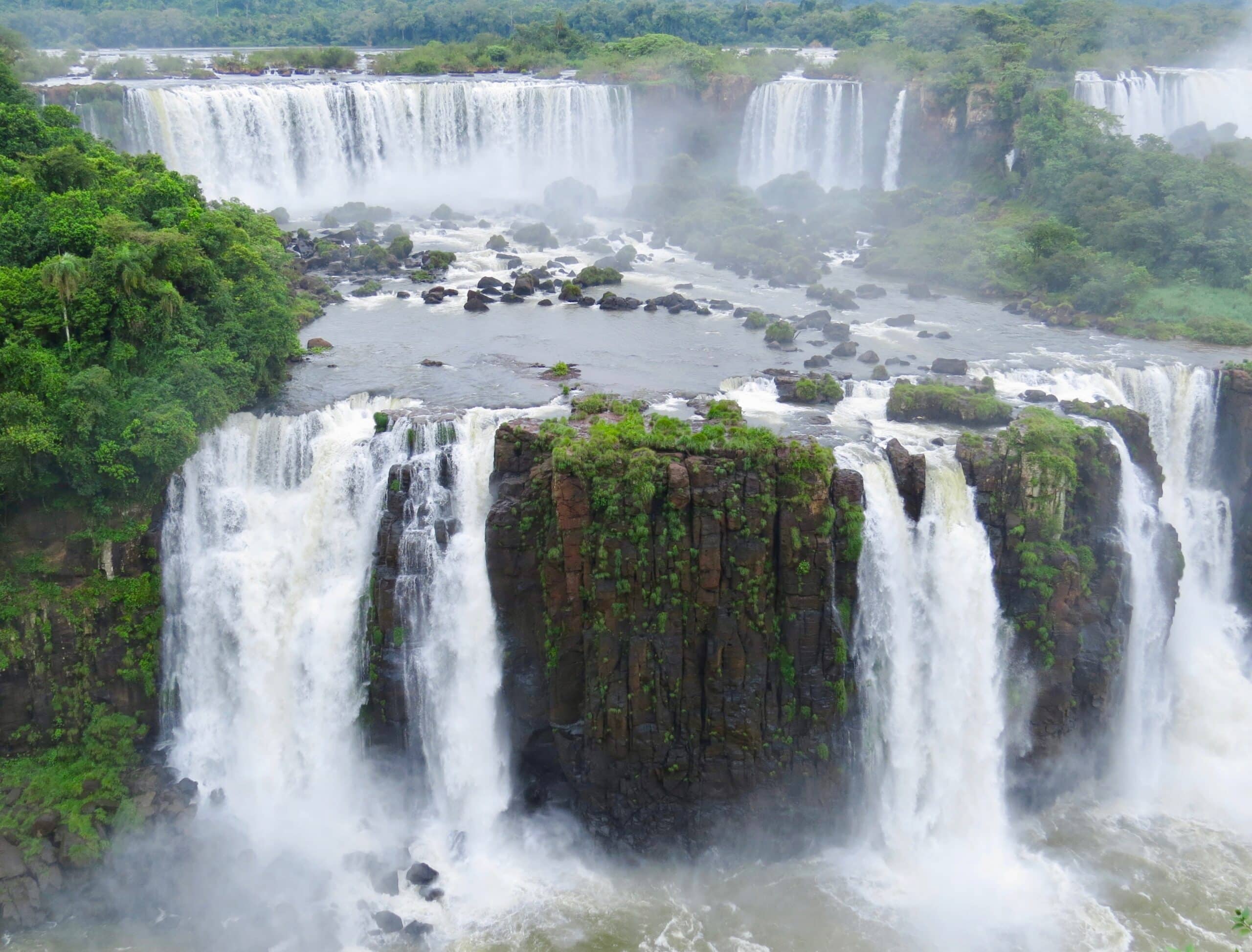 Explore the Grandeur of Brazil's Enchanting Wonder: Iguazu Falls