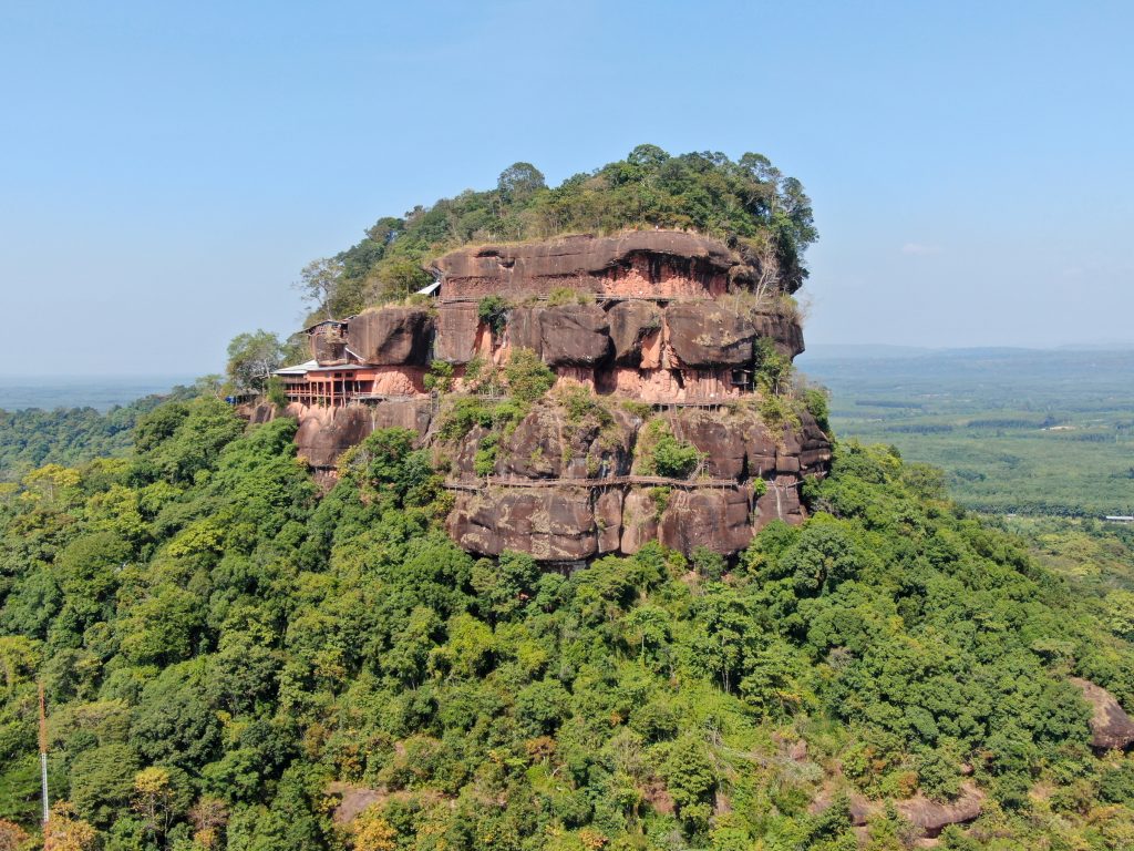 Wat Phu Tok – Visiting The Most Thrilling (and Dangerous?) Temple in Thailand